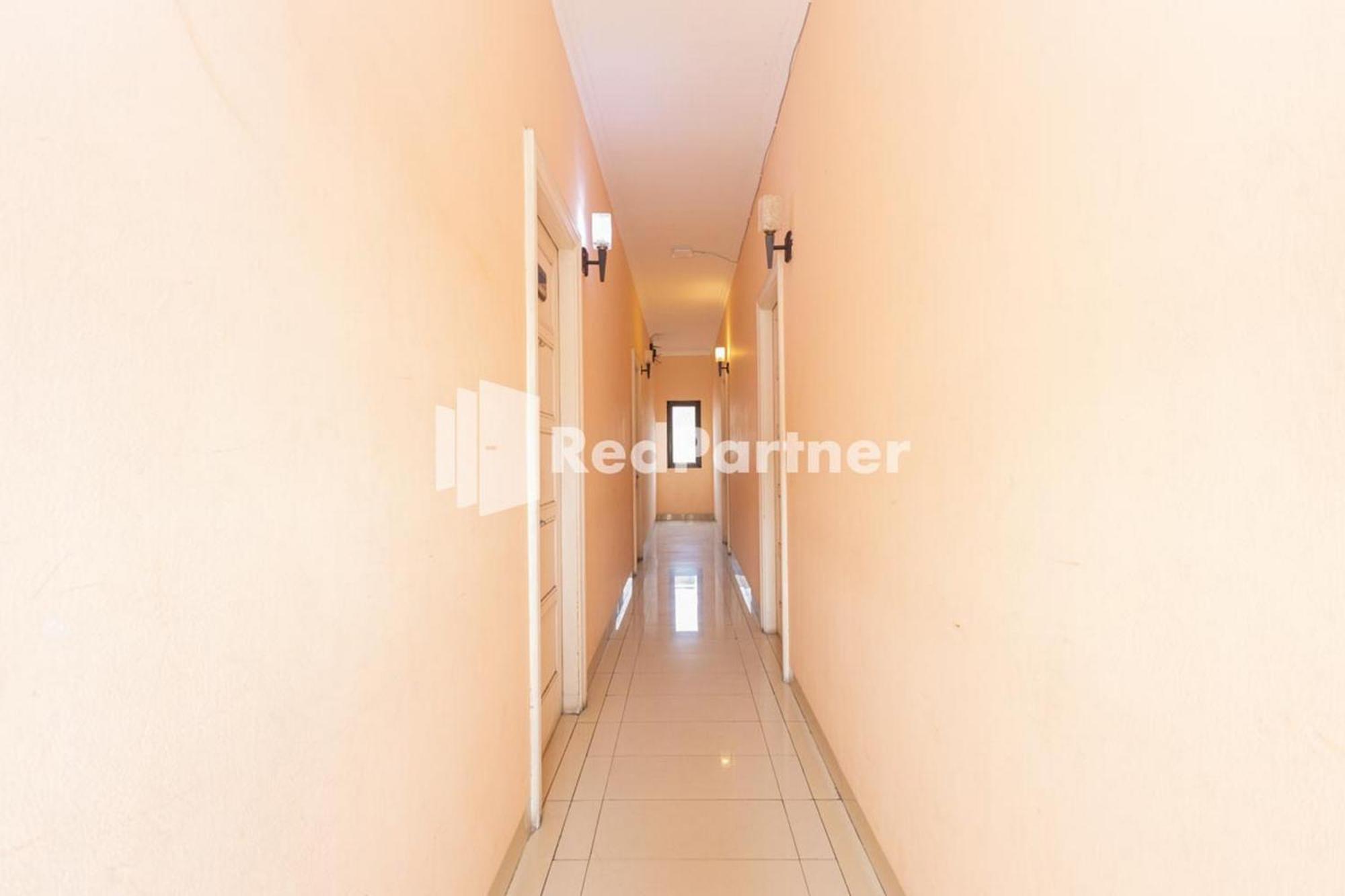 Star Hotel Jaksa Mitra Reddoorz Yakarta Exterior foto