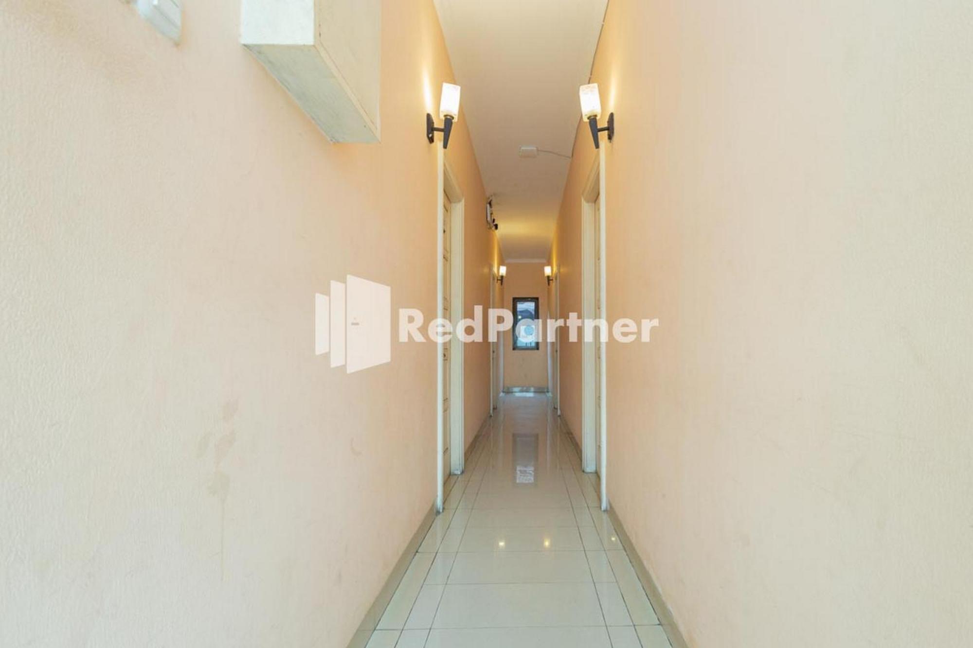 Star Hotel Jaksa Mitra Reddoorz Yakarta Exterior foto