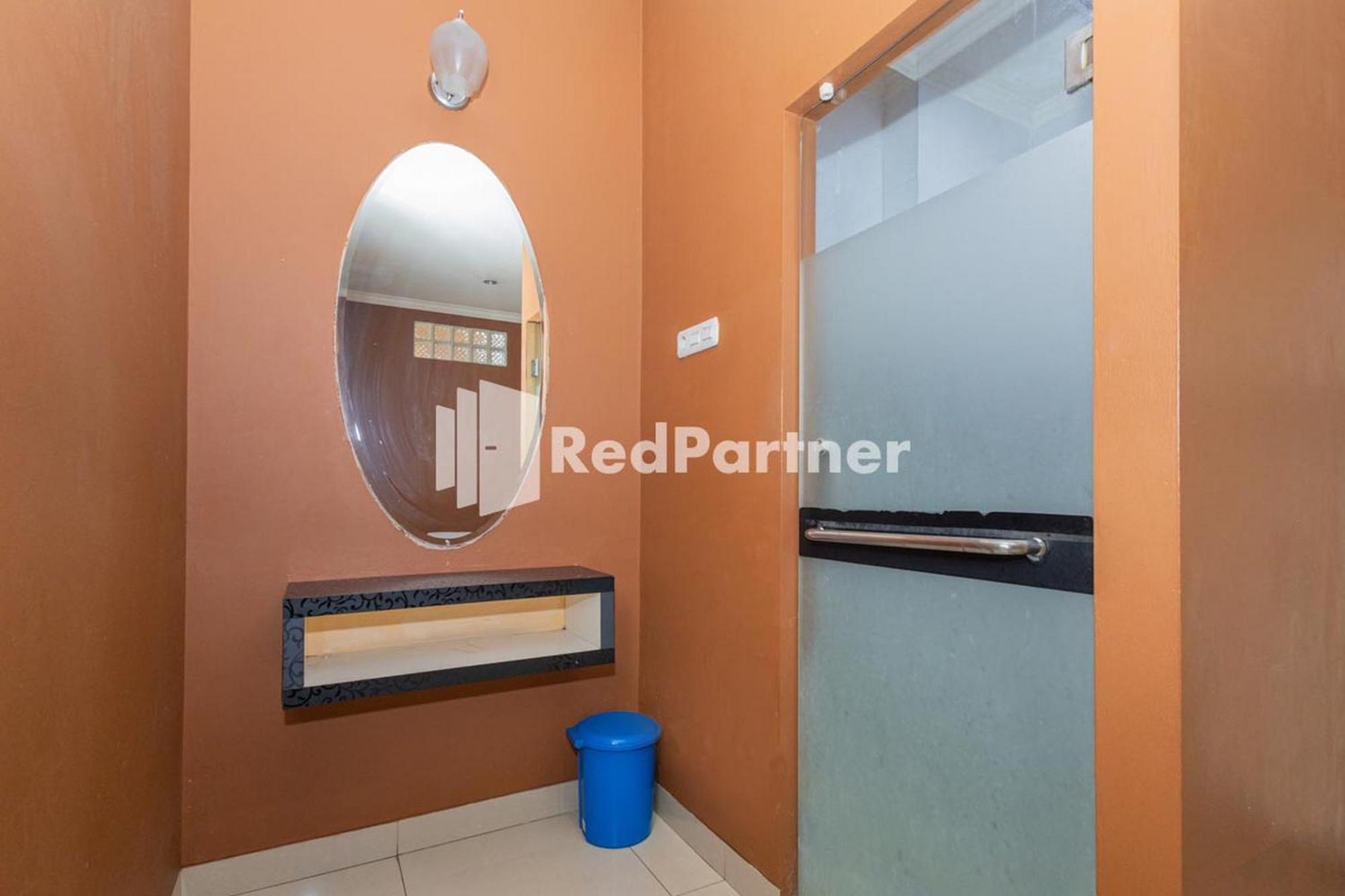 Star Hotel Jaksa Mitra Reddoorz Yakarta Exterior foto