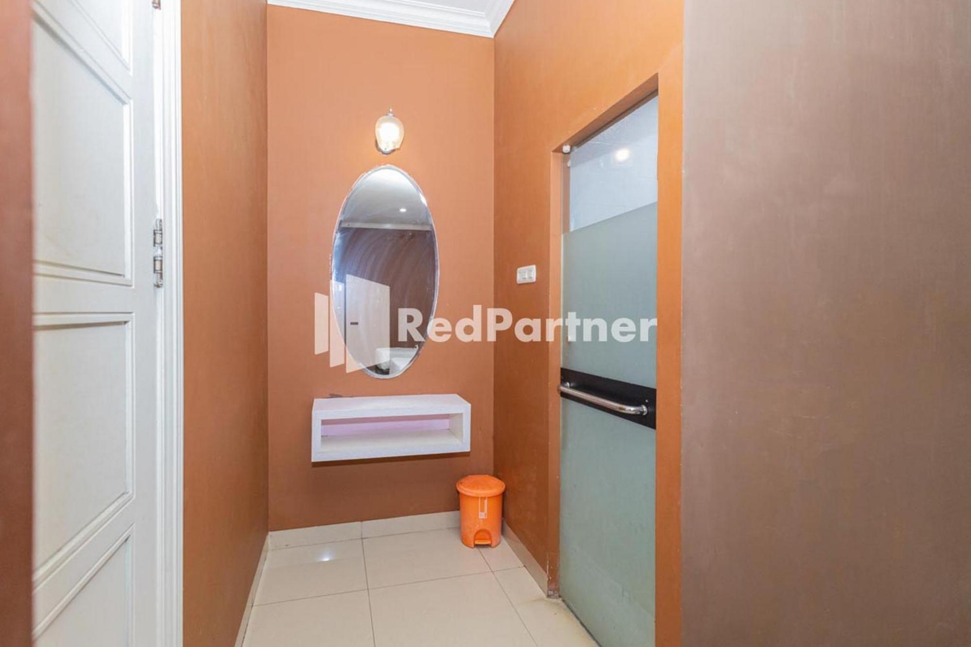 Star Hotel Jaksa Mitra Reddoorz Yakarta Exterior foto